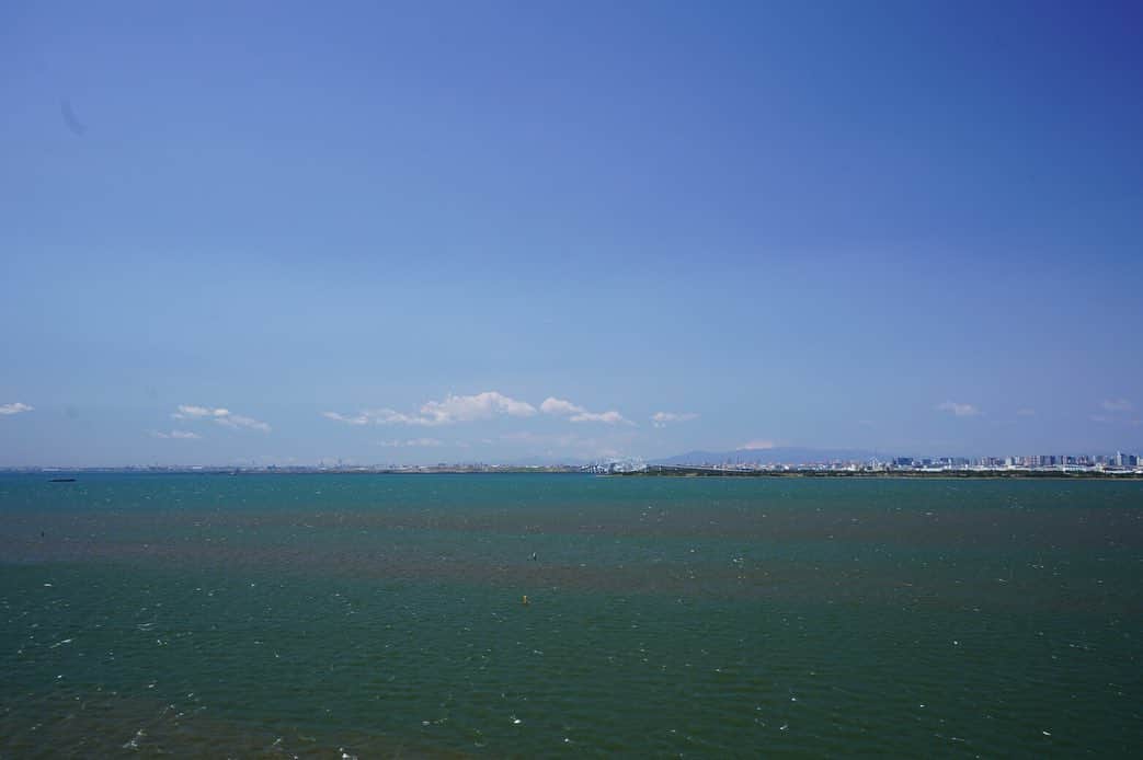ヒルトン東京ベイ Hilton Tokyo Bayさんのインスタグラム写真 - (ヒルトン東京ベイ Hilton Tokyo BayInstagram)「本日のヒルトン東京ベイ、屋上からの景色です。澄んだ青空と海の間に、美しい富士山が見えました。﻿どうぞお身体を大切に、健やかな毎日をお過ごしください。﻿ ﻿ Photos of The Day at Hilton Tokyo Bay. Though it was windy in Maihama area, we enjoyed clear blue sky with the view of Mt. Fuji. ﻿ Please be staying safe and healthy.﻿ ﻿ #ヒルトン東京ベイ #青空 #hiltontokyobay #bluesky」4月2日 22時04分 - hiltontokyobay