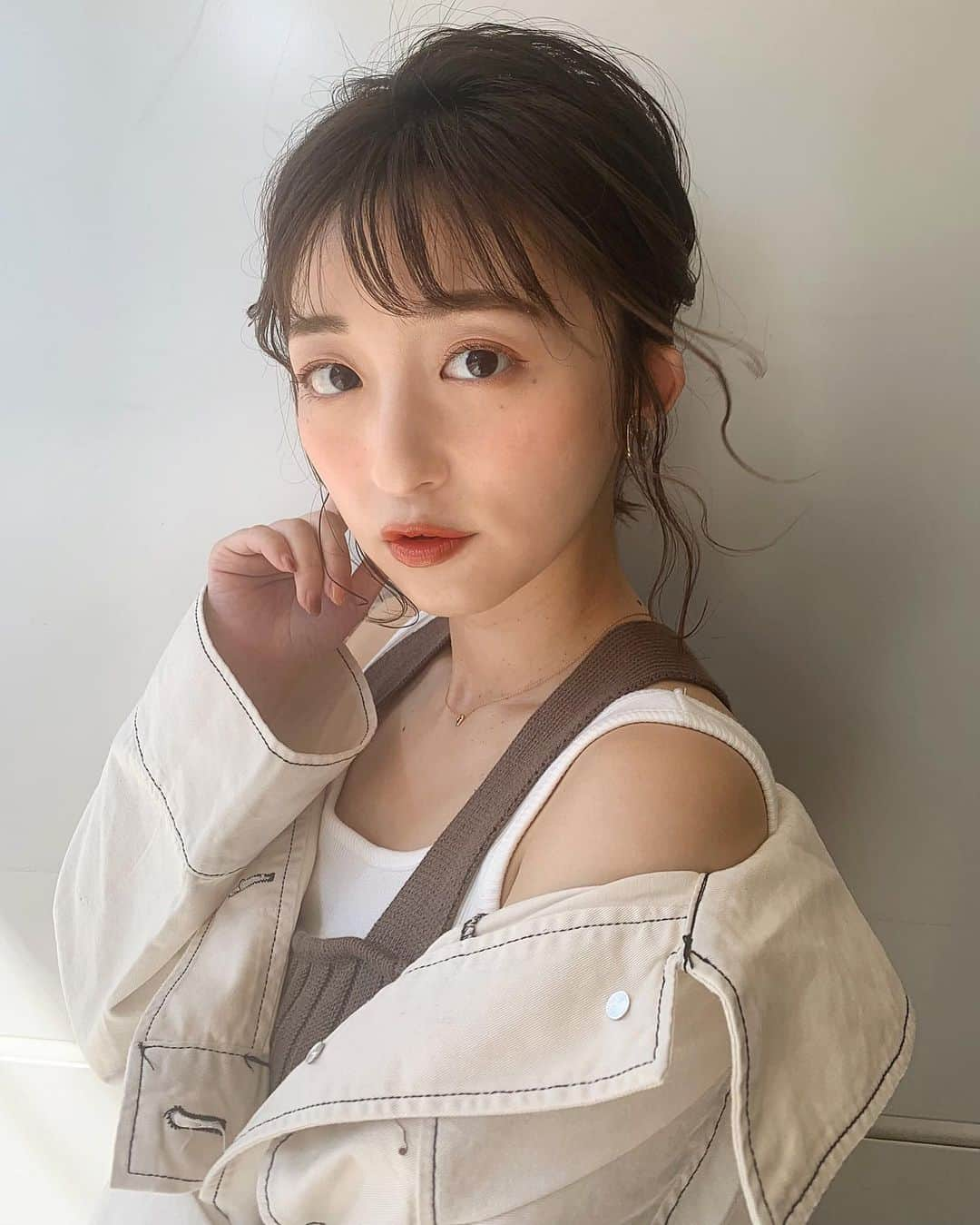 石井陽菜さんのインスタグラム写真 - (石井陽菜Instagram)「﻿ ﻿ ﻿ ﻿ 先日撮影でとてもかわいい﻿ ヘアアレンジしてもらいました🎗﻿ ﻿ ﻿ ﻿ ﻿ ﻿ 最近は毎日、どうぶつの森を家でやる毎日﻿ ﻿ ﻿ お部屋の本格的な掃除をそろそろ始めよう🧹﻿ ﻿ ﻿ ﻿ #村ばっかりお掃除してる﻿#ボブスタイル#ボブヘアアレンジ #ボブヘアー　#ヘアアレンジ」4月2日 22時32分 - ishii__haruna