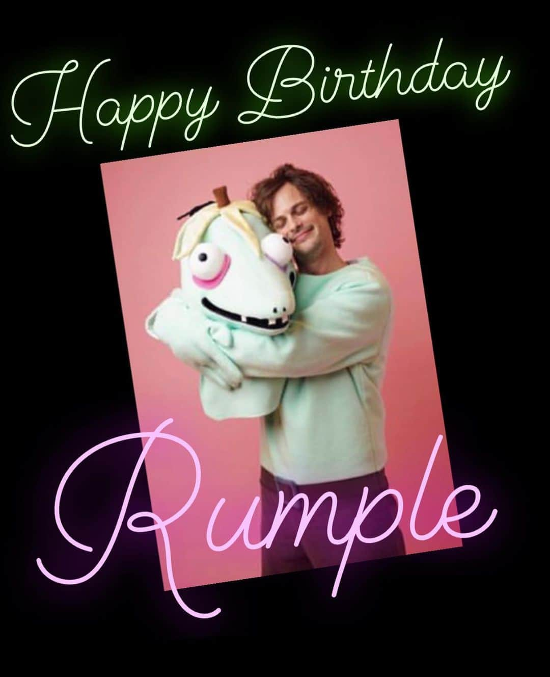 マシュー・グレイ・ギュブラーさんのインスタグラム写真 - (マシュー・グレイ・ギュブラーInstagram)「thank you for all the thoughtful Rumple birthday wishes, thank you for making him a #1 New York Times Bestseller, but most of all thank you for giving all shy green (and not-so-green) weirdos cozy homes in your humongous hearts. 💚🍌💚 #rumplebuttercup」4月3日 8時48分 - gublergram