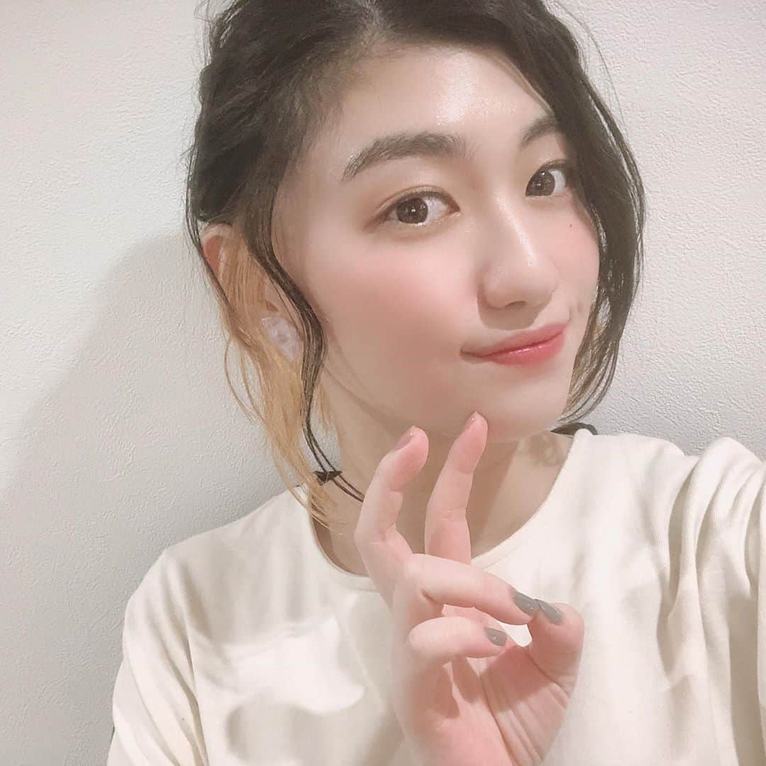 小林歌穂のインスタグラム：「初インナーカラー！！﻿ ﻿ 初めて髪を染めたのだけどわくわくね！！﻿ 楽しかったぁぁ！！﻿ ﻿ ﻿ ﻿ #小林歌穂#インナーカラー#実は染めてました#さりげなオシャだねこりゃ#KIND#あはは」