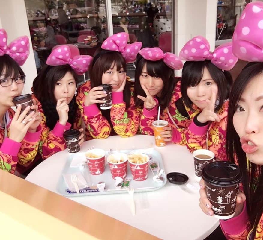 正田美里（みさみさ）さんのインスタグラム写真 - (正田美里（みさみさ）Instagram)「4年前にウピで行ったディズニーが懐かしいっ（笑）またディズニー値上がりだね〜〜でも今の状況が落ち着いたら行きたいなぁ〜〜っ💓  #ディズニー　#ウピウピ隊　#ピンク」4月3日 9時27分 - misamisaupiupi