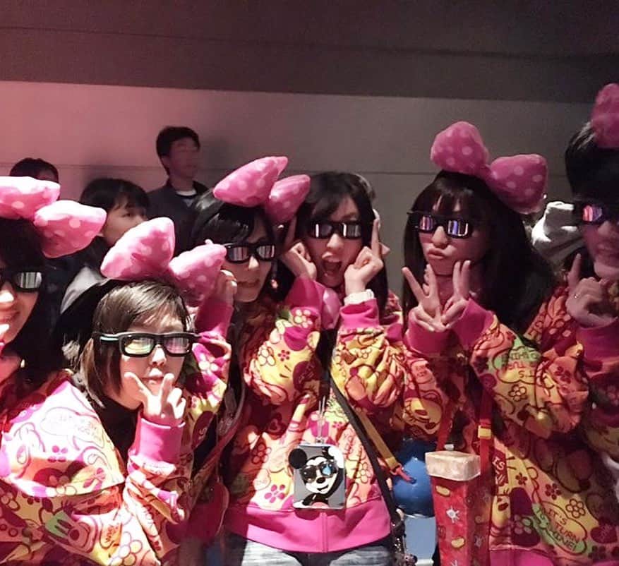 正田美里（みさみさ）さんのインスタグラム写真 - (正田美里（みさみさ）Instagram)「4年前にウピで行ったディズニーが懐かしいっ（笑）またディズニー値上がりだね〜〜でも今の状況が落ち着いたら行きたいなぁ〜〜っ💓  #ディズニー　#ウピウピ隊　#ピンク」4月3日 9時27分 - misamisaupiupi
