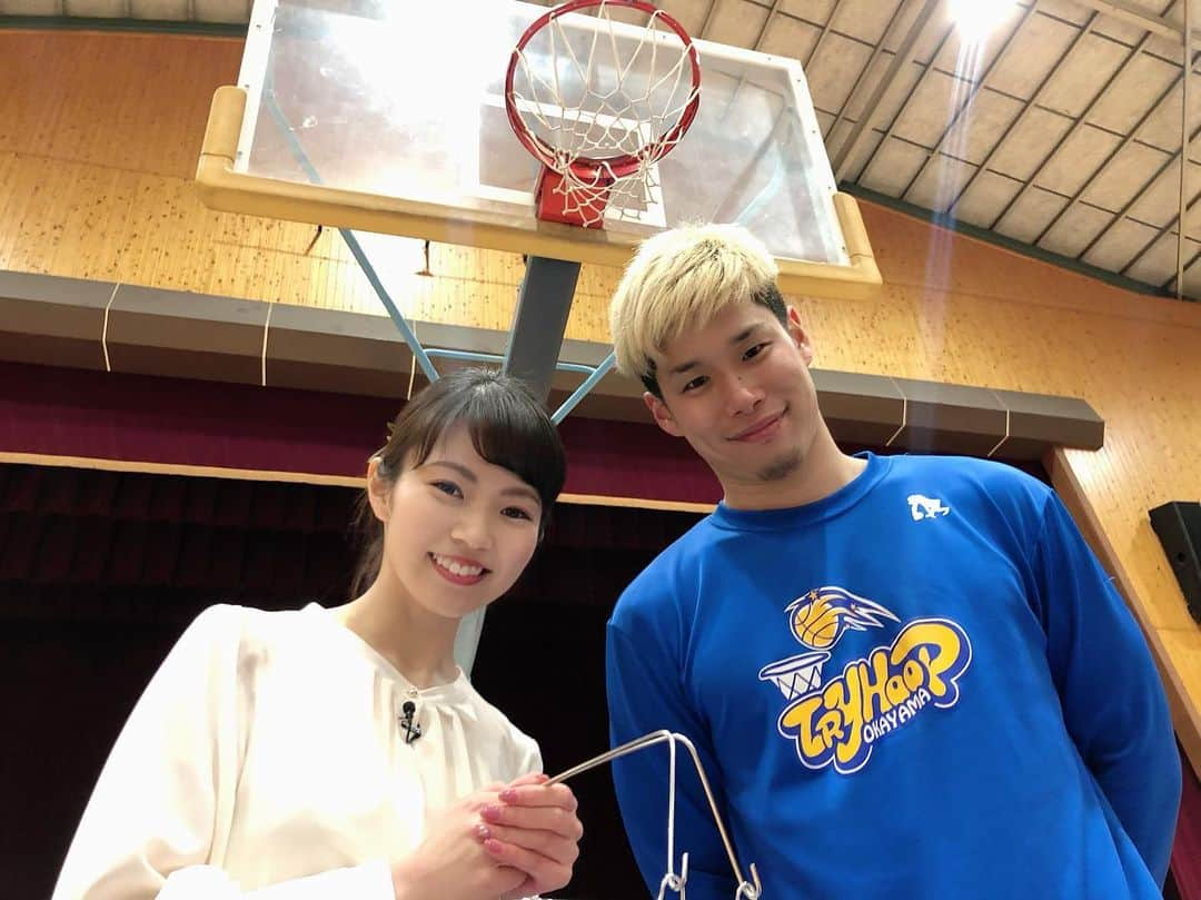 唐川美音さんのインスタグラム写真 - (唐川美音Instagram)「きょうのななスパ/// * * 新コーナー「アスリートのお宝見せて！」 地元岡山香川のスポーツチームを 応援しようという企画なのですが、 アスリートにお宝を見せてもらってなんと、 視聴者プレゼントにしちゃおうというコーナー！笑  初回はトライフープ岡山です🏀 プロ1年目、岡田陸人選手のお宝とは？✨✨ 果たしてお宝ゲットすることはできたのか… バスケにも挑戦しました！！ * * 放送は、テレビせとうち7ch 夕方5時からぜひご覧ください😊🌸 * * #ななスパ #新コーナー #アスリートのお宝見せて #初回は #トライフープ岡山 #岡田陸人選手 #バスケ #わたしのピリリ」4月3日 1時02分 - mio_karakawa