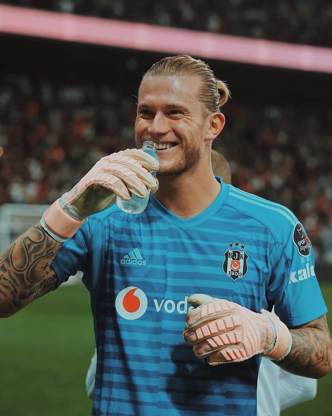 ロリス・カリウスのインスタグラム：「Missing football 😩」