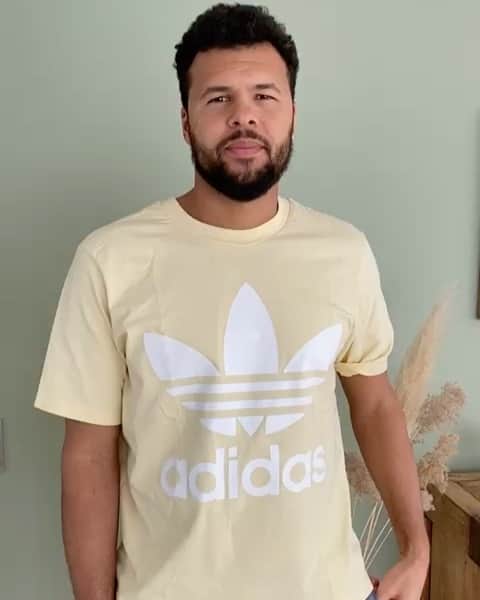 ジョー＝ウィルフリード・ツォンガのインスタグラム：「Avec les athlètes de la team @adidasparis, nous souhaitons aider les héros du corps médical et la @fondationhopitaux 🙏🏽 Nous lançons une grande vente aux enchères de nos maillots et autres équipements sportifs au profit de la fondation hôpitaux de Paris – hôpitaux de France 👌🏽 Rdv sur le site (lien en bio) 😉 Merci pour eux ... #TsongaTeam #HomeTeam #Teamadidas #restezchezvous #stayhome #fondation」