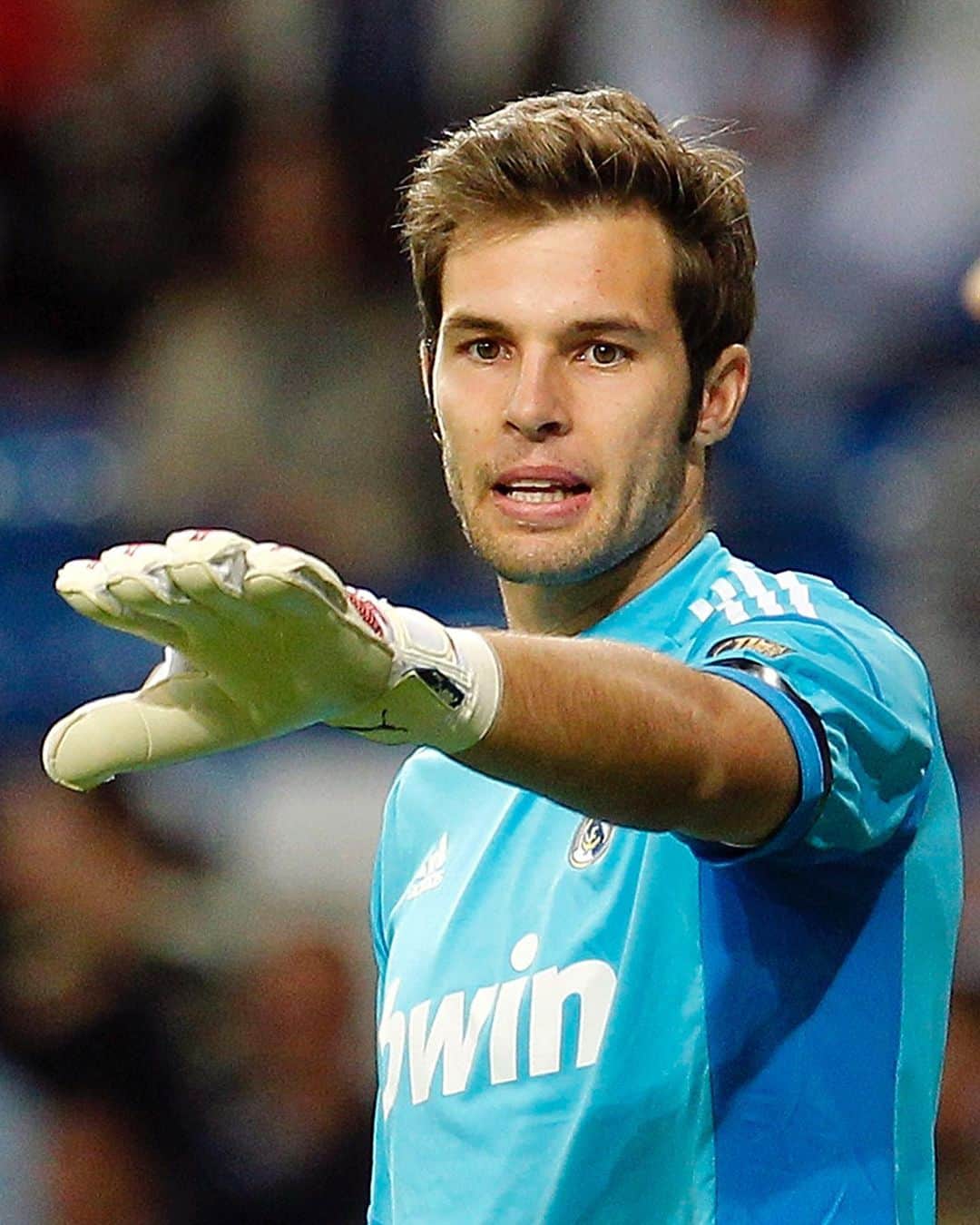 ヘスス・フェルナンデス・コラードのインスタグラム：「Año 2012..Con eso de la cuarentena da tiempo para tirar de baúl..😉👌🏼 Salud a todos!!🙏🏼#recuerdos#throwback#tbt#realmadrid#instamood#picoftheday#football#goalkeeper#lifestyle#throwbackthursday」