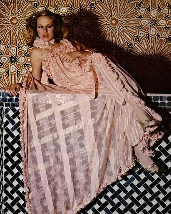 ジル・スチュアートさんのインスタグラム写真 - (ジル・スチュアートInstagram)「“We tell ourselves stories in order to live…” -Joan Didion . #joandidion #mosaics #silk #glamour #fashion #photography #inspiration」4月3日 1時58分 - jillstuart