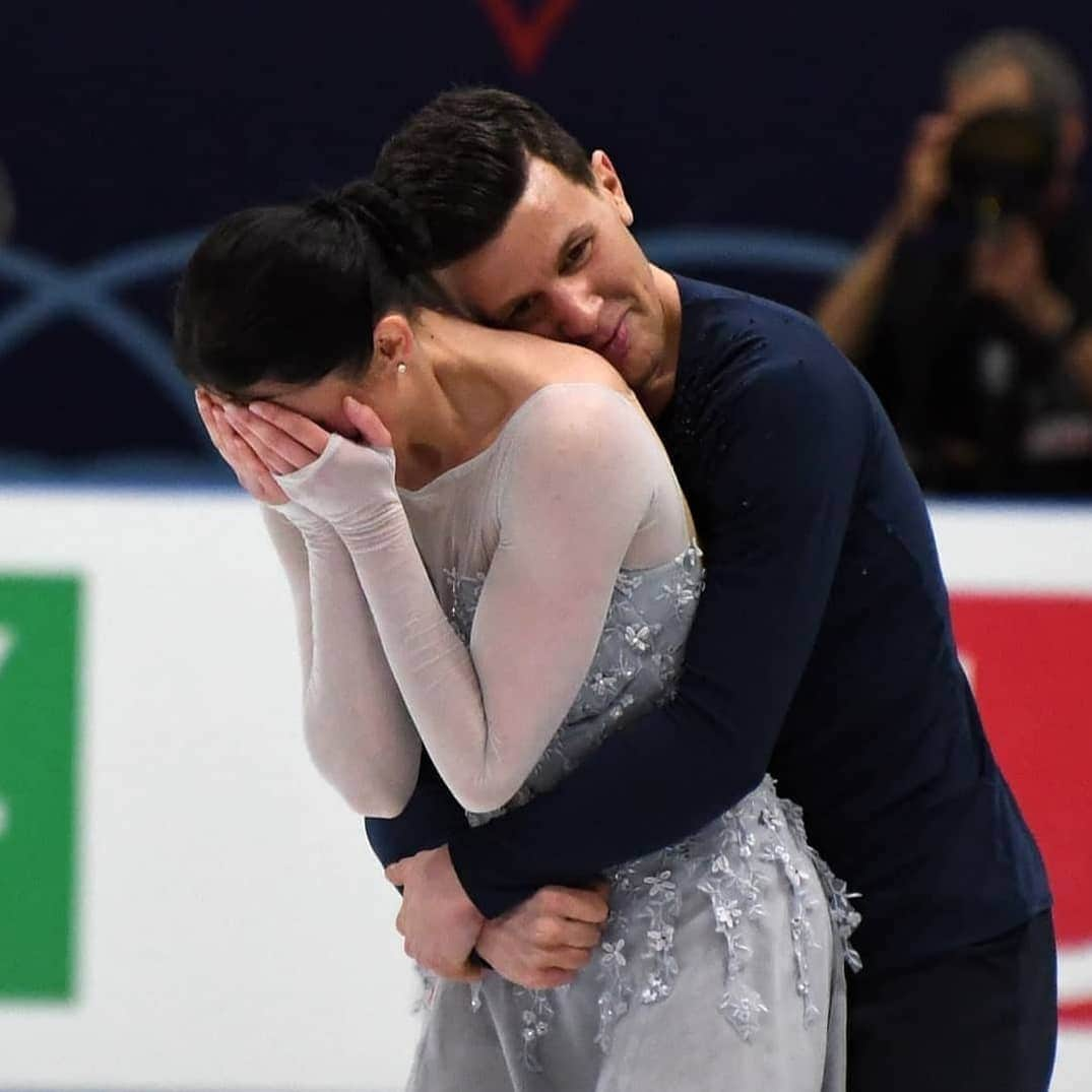 シャルレーヌ・ギニャールさんのインスタグラム写真 - (シャルレーヌ・ギニャールInstagram)「Beautiful memories 💙💙💙 #worldchampionships #milano2018 #isufigureskating #isu #magic #love #icedance #fiammeazzurre #fisg4passion」4月3日 2時22分 - charleneguignard