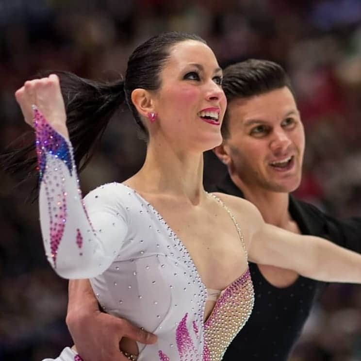 シャルレーヌ・ギニャールさんのインスタグラム写真 - (シャルレーヌ・ギニャールInstagram)「Beautiful memories 💙💙💙 #worldchampionships #milano2018 #isufigureskating #isu #magic #love #icedance #fiammeazzurre #fisg4passion」4月3日 2時22分 - charleneguignard