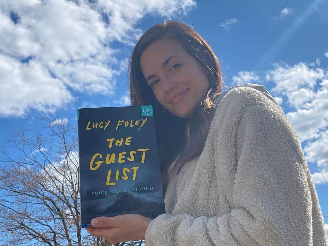 トーレイ・デヴィートのインスタグラム：「What a better way to quarantine than reading a good book. 📖 I’m excited to be the guest judge for @bookofthemonth for the month of April. I’ve selected 'The Guest List,’ a perfect book to lose yourself in for a few hours—it’s a constant page turner! A thrilling web of mystery that reminded me of Agatha Christie, reading this book felt like playing a game of ‘Clue.’ You know that feeling … when new information blows your assumptions out of the water just as you’re about to shout, “it was Colonel Mustard in the library!” Follow them for more info! #stayhome ❤️」