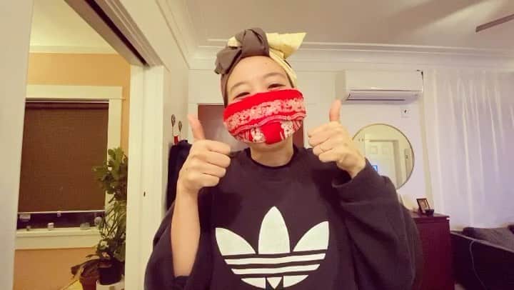 ショーン・エバリストのインスタグラム：「How to make a homemade mask by @ayehasegawa 😊Hope this helps anyone out there without access👍🏽Stay safe😷 . Note: not for professional use. Also you can make adjustments by changing the size of bandana or hair tie)  #AYEcandoit #DayeY #HomemadeMask #Mask #stayhome」