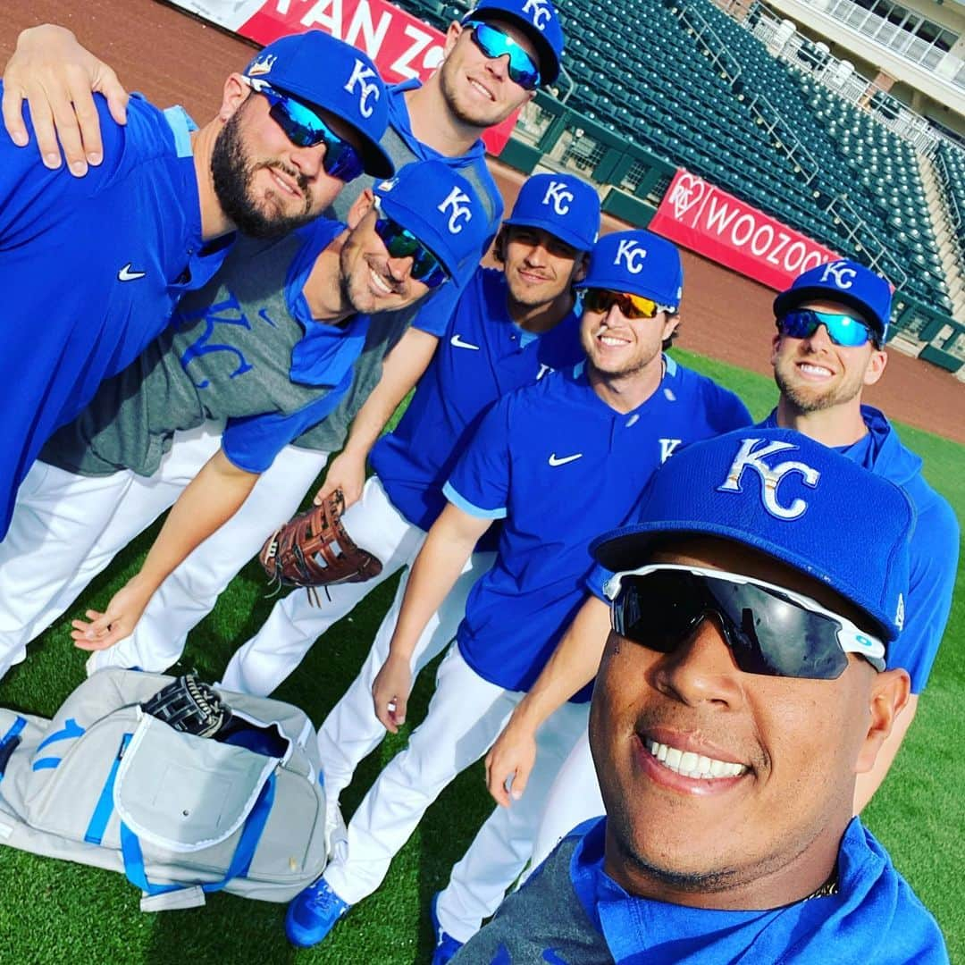 サルバドール・ペレスさんのインスタグラム写真 - (サルバドール・ペレスInstagram)「#foreverroyals💙⚾️ 🙏🏽」4月3日 2時58分 - salvadorp13