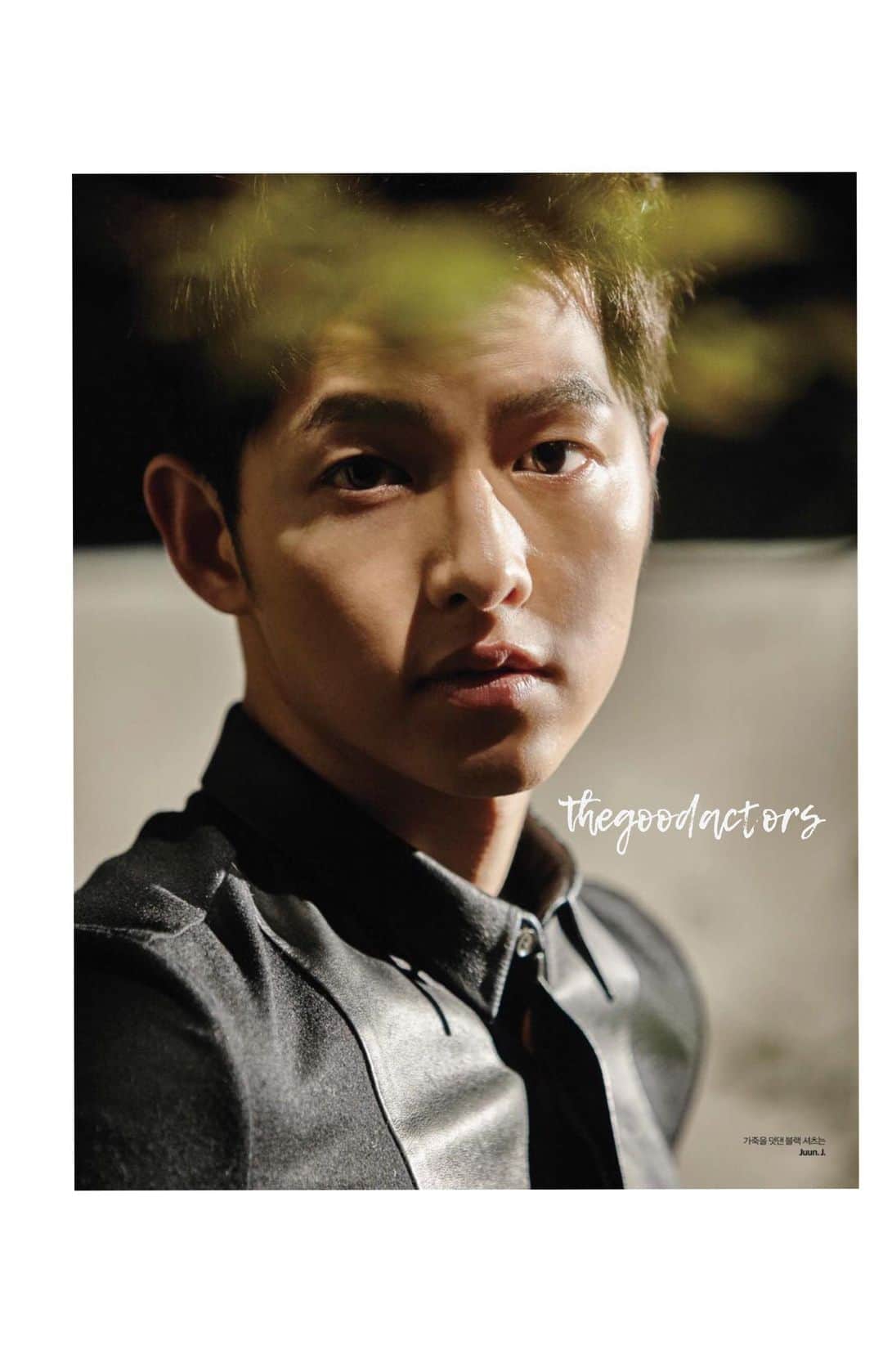 ソン・ジュンギのインスタグラム：「#SongJoongki (Korean: #송중기; born September 19, 1985) is a South Korean actor. He is best known for being one of the original cast members of the variety show Running Man (2010-2011) and taking on diverse roles in television dramas such as Sungkyunkwan Scandal (2010), The Innocent Man (2012), Descendants of the Sun (2016) and Arthdal Chronicles (2019), as well as the box office hits A Werewolf Boy (2012) and The Battleship Island (2017). All rights to elle korea」