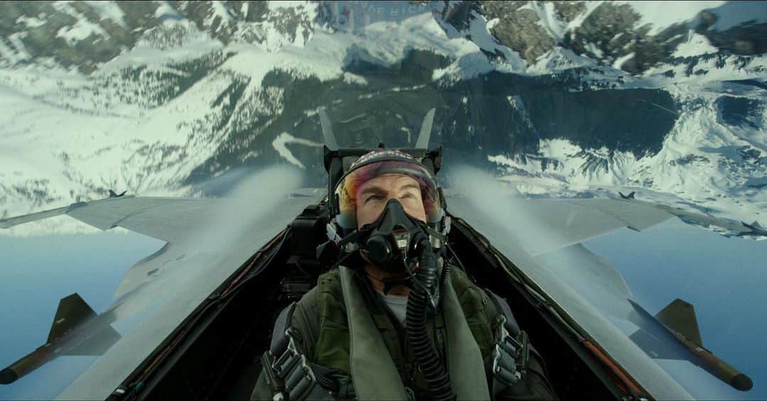 のインスタグラム：「I know many of you have waited 34 years. Unfortunately, it will be a little longer. Top Gun: Maverick will fly this December. Stay safe, everyone.」