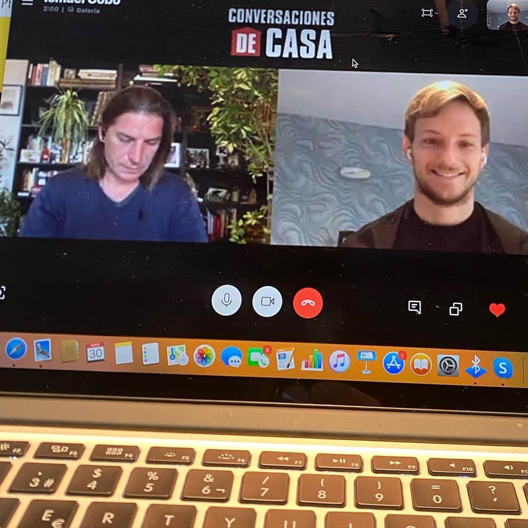 イヴァン・ラキティッチのインスタグラム：「He podio disfrutar de una larga conversación con mi gran amigo @lukaperosofficial sobre #lcdp4  Que ganas de verlo mañana..😂😎🙏 @lacasadepapel」