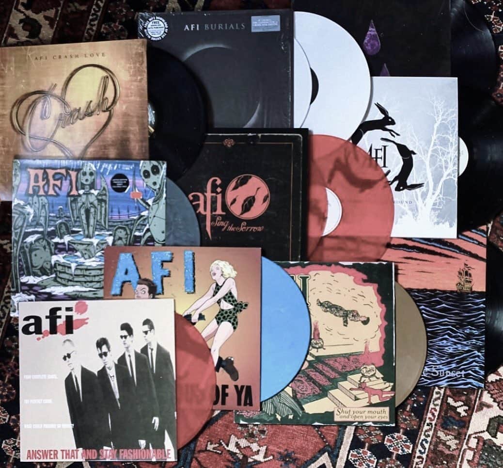 AFIのインスタグラム：「The art of staying home and listening to records. Which #AFI songs made it into your rotation? 📷: @joeyxcahill」
