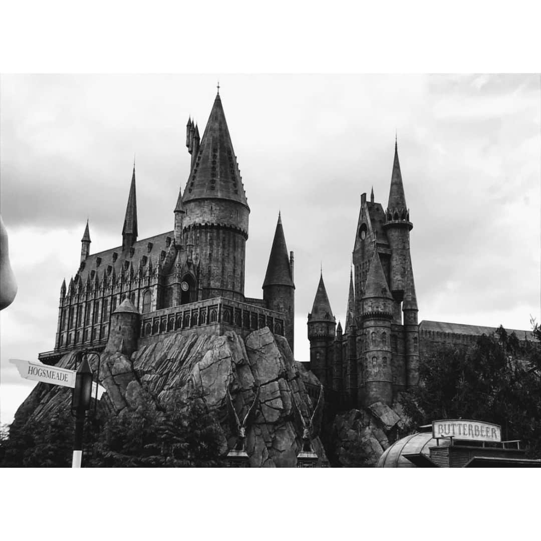 井川ちさと（新尾きり子）さんのインスタグラム写真 - (井川ちさと（新尾きり子）Instagram)「✴#lumos ✴﻿ ⚡️⚡️#expectopatronum ⚡️⚡️﻿ #哈利波特  #hogwarts」4月3日 4時49分 - ki_ri_ko_ni_i_o_
