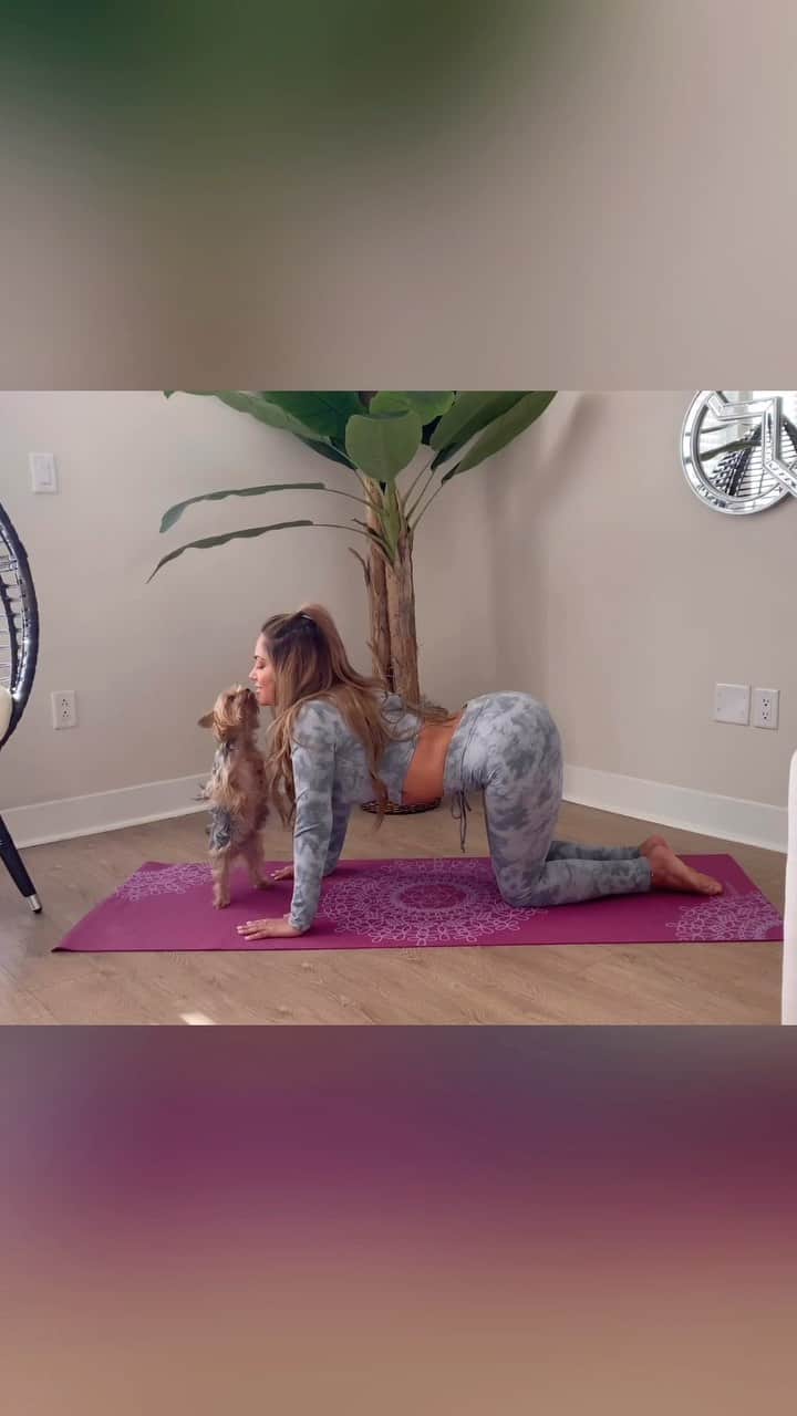 ジェシカ・バーチアーガのインスタグラム：「Ladies do any of you get lower back cramps during that time of the month? 👀 These are the stretches I do to help relieve some of that tension 💘  Search: “WANDERLUST TIE DYE” Size Small」