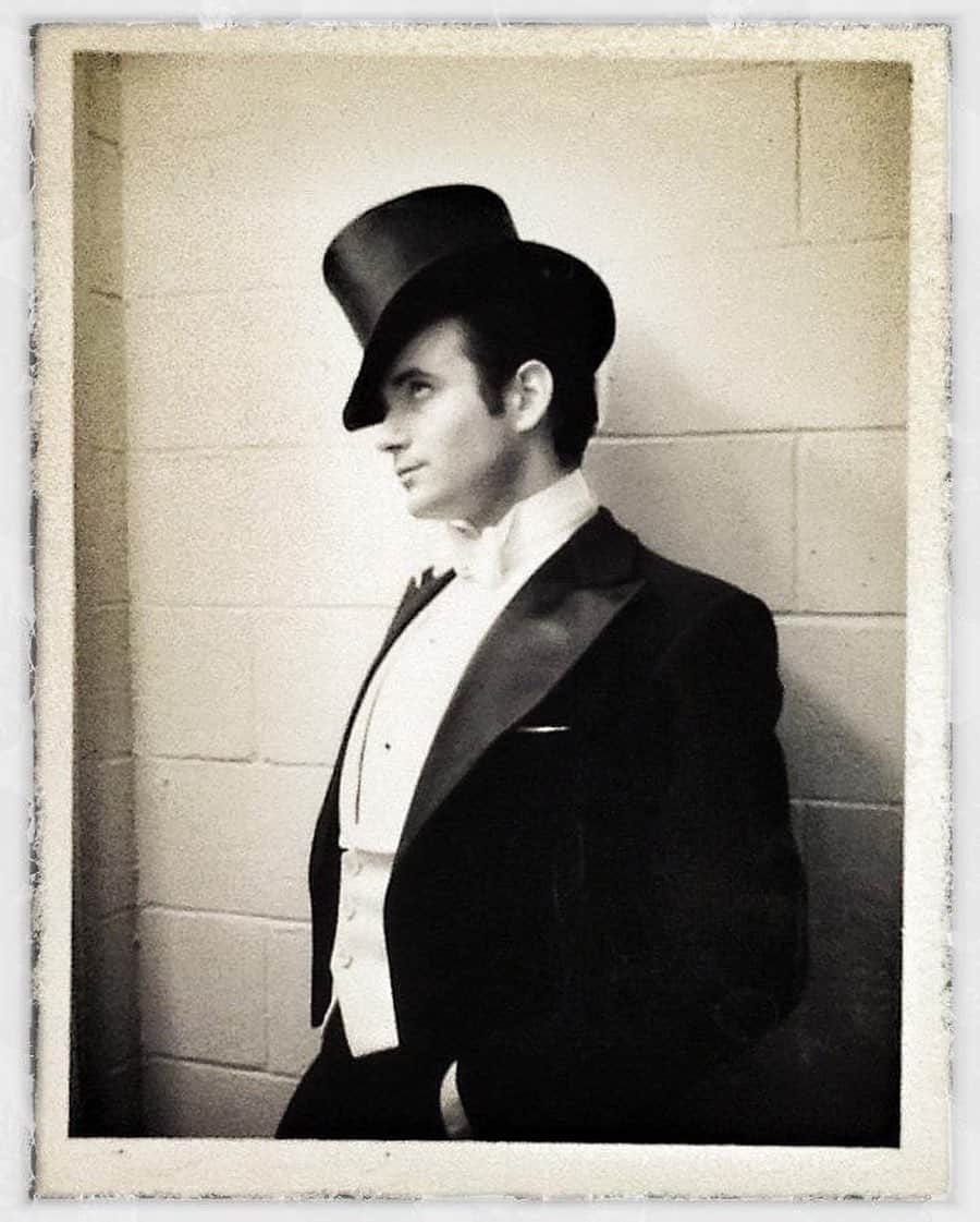 コリン・ドネルのインスタグラム：「Baby Colin Circa 2011 backstage at the Stephen Sondheim Theater in the @roundaboutnyc production of #AnythingGoes. Clearly channeling my inner Fred Astaire and/or trying to read something on the brim of my hat. Thanks for the memory @robertpnyc. • #tbt #theatre #musicaltheatre #broadway #socialdistancing #washyourhands」