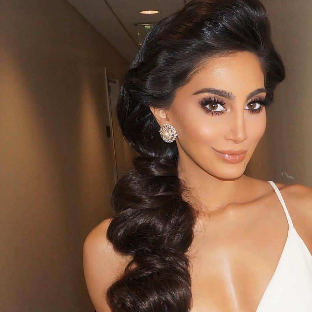 リリー・ガリーチさんのインスタグラム写真 - (リリー・ガリーチInstagram)「Happy Birthday to my beautiful sister and real life Princess Jasmine @yassighalichi 🎂 We love you!!!」4月3日 6時30分 - lillyghalichi