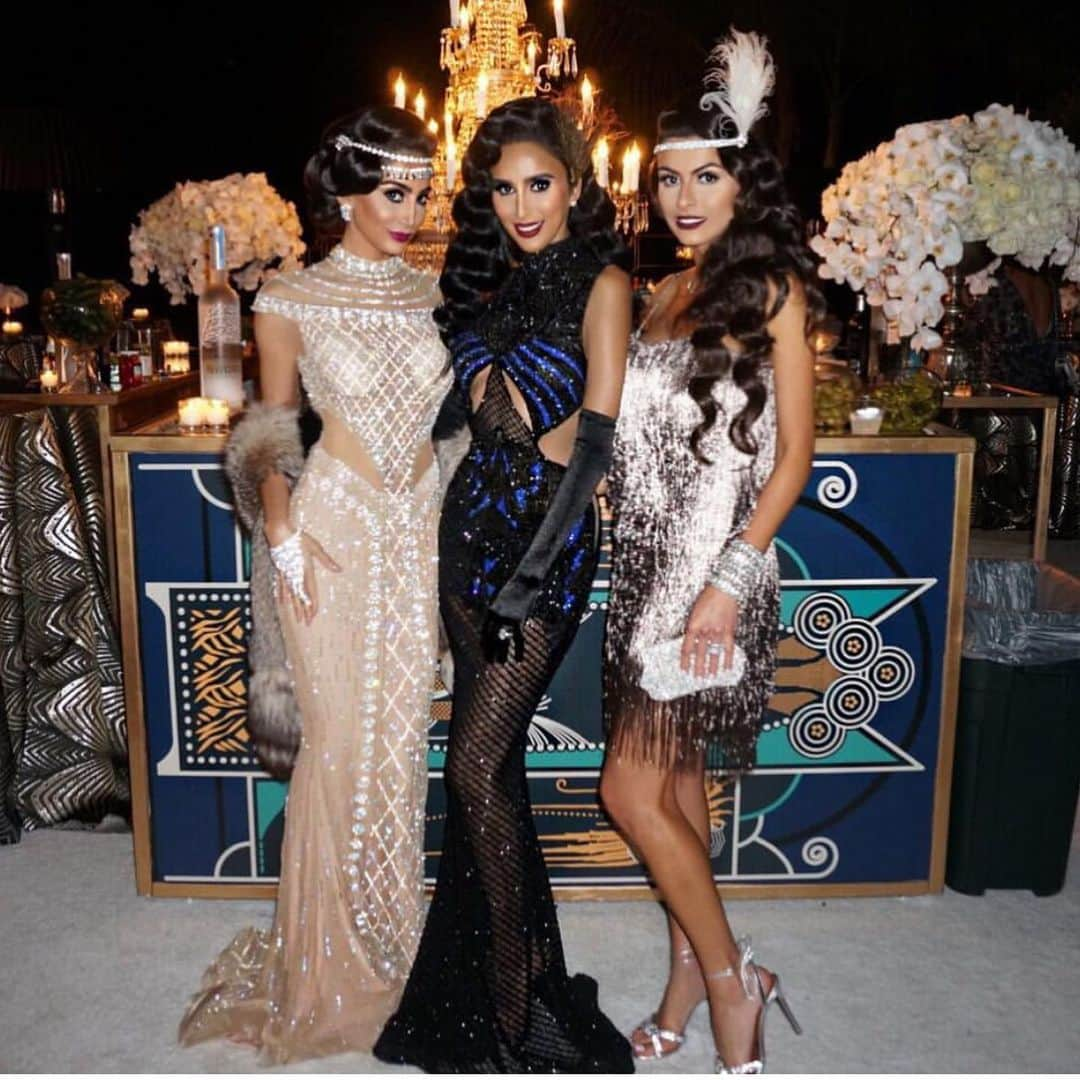 リリー・ガリーチさんのインスタグラム写真 - (リリー・ガリーチInstagram)「Happy Birthday to my beautiful sister and real life Princess Jasmine @yassighalichi 🎂 We love you!!!」4月3日 6時30分 - lillyghalichi