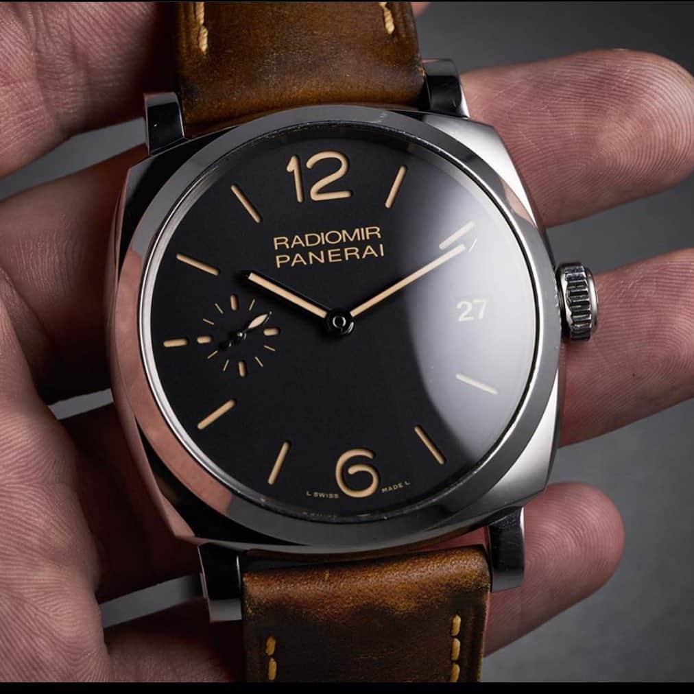 パネライのインスタグラム：「Do you enjoy the simple look like this #Panerai Radiomir 1940? Pic by @watchingtime #paneraicentral」