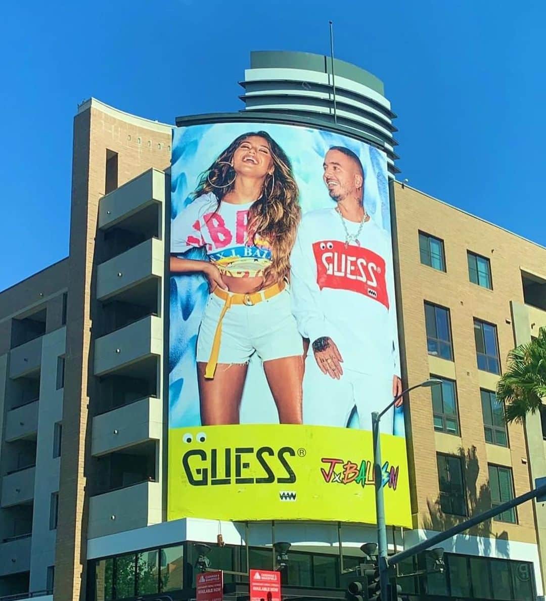 Sofia Jamoraさんのインスタグラム写真 - (Sofia JamoraInstagram)「GUESS! vibras campaign 💛💙❤️ shot in Miami with beautiful women & a talented artist, so beautiful how it came out 😝 thank you so much @nicolaimarciano」4月3日 7時07分 - sofiajamora