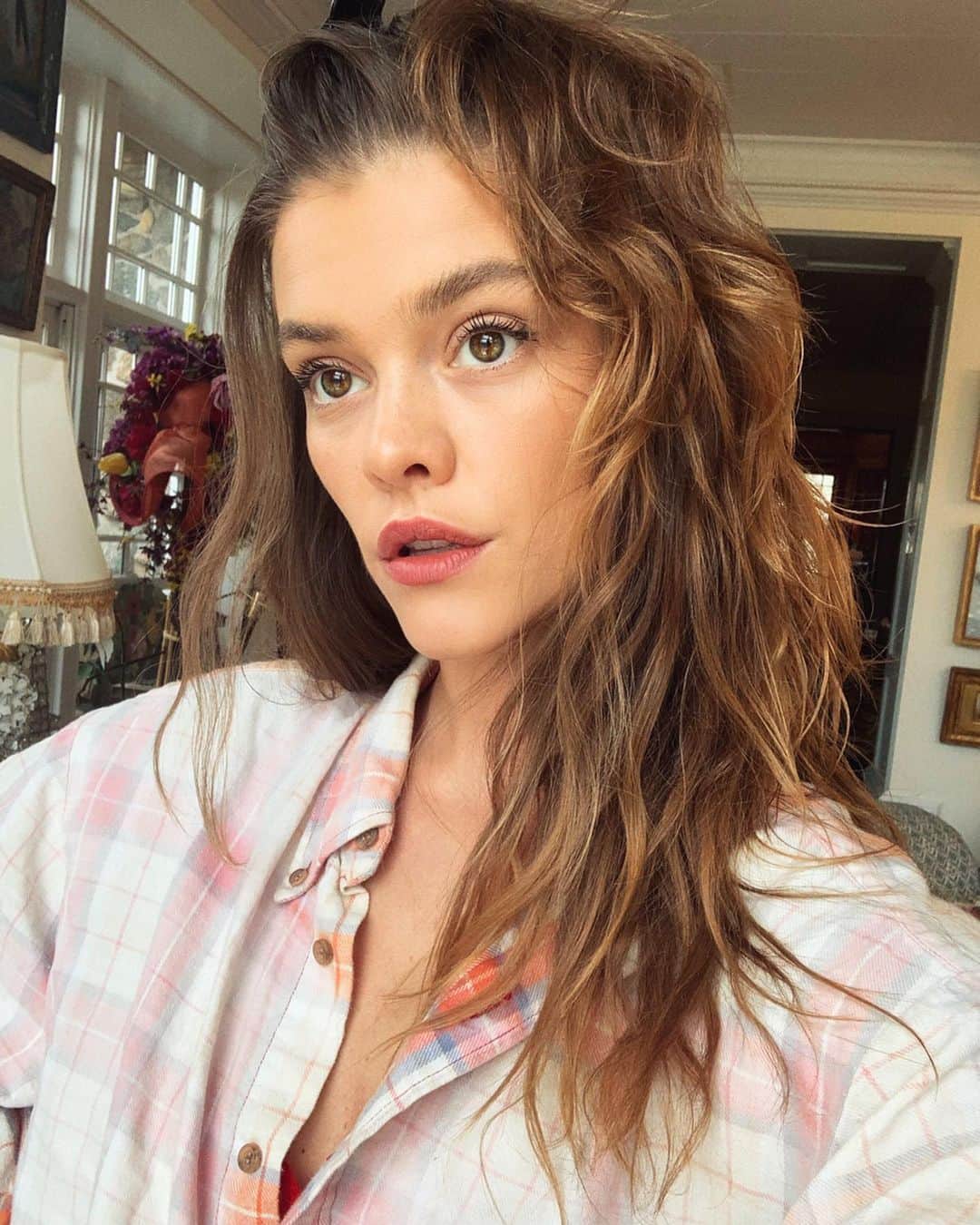 ニーナ・アグダルのインスタグラム：「Did you watch my last IG tv? 👀💛」
