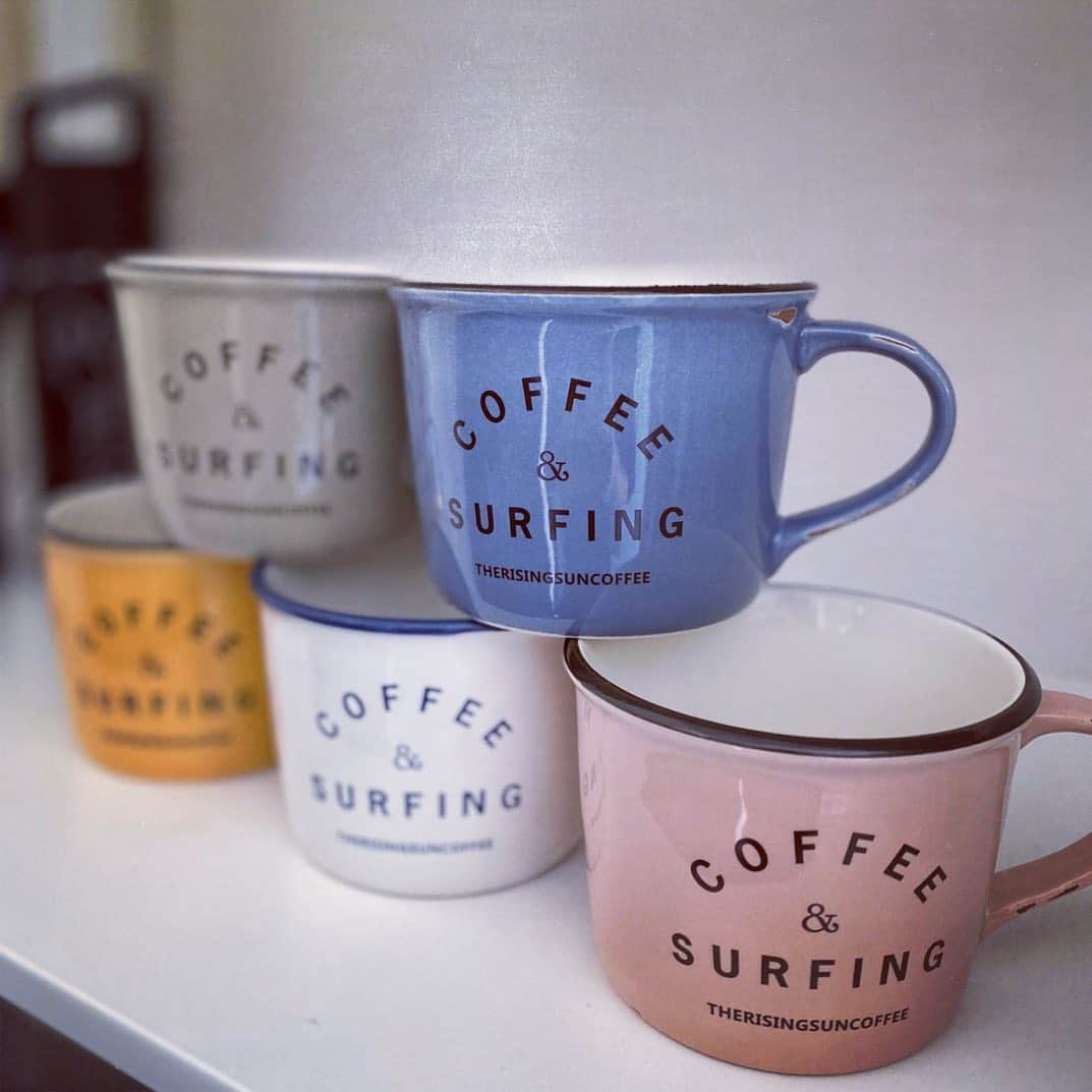 坂口憲二（THE RISING SUN COFFEE）さんのインスタグラム写真 - (坂口憲二（THE RISING SUN COFFEE）Instagram)「◆GOOD MORNING COFFEE‼︎◆ .  本日、大人気のマグカップが再入荷予定です！  日々不安な状況が続きますが、ご自宅でゆっくりと見れるオンラインストアは通常通り営業中です。  therisingsuncoffee.jp  #coffee #coffeebeans  #coffeeroaster  #coffeelab  #coffeeandsurfing  #coffeetime  #coffeelover  #coffeebreak  #coffeeshop  #coffeestand  #coffeeholic  #coffeehouse  #coffee_inst  #coffeemaker  #coffeeshops  #coffeecoffeecoffee  #coffeenclothes  #coffeeaddict  #coffeeculture  #coffeemorning  #coffeemag #specialitycoffee  #mag #7photo #TRSC」4月3日 7時53分 - therisingsuncoffee
