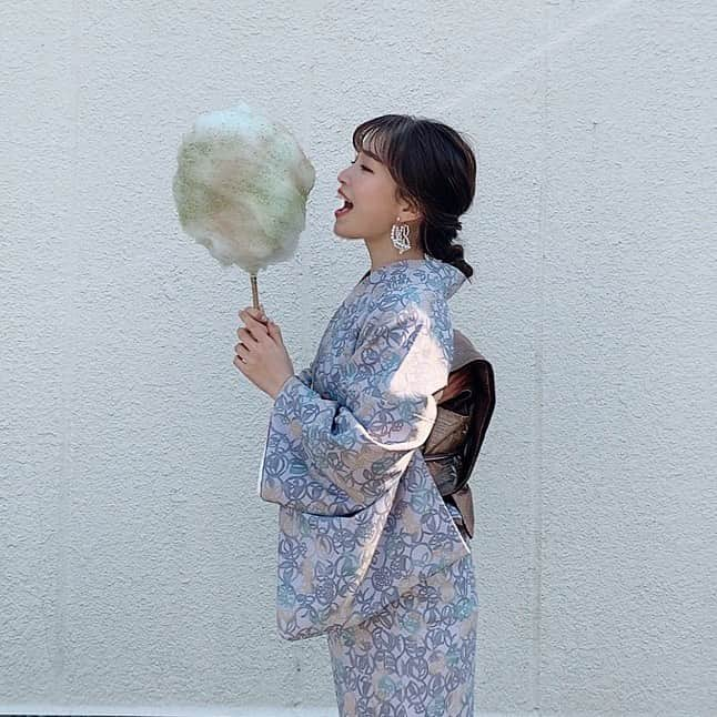 光咲ひなさんのインスタグラム写真 - (光咲ひなInstagram)「. . . 📍 zarame -gourmet cotton candy- . . 小倉抹茶みたいな名前の味だった気がする🍵🍵🍵 . . 小顔効果の映え綿菓子👏🏻👏🏻 . . 味も美味しかったけど2人以上で食べることをオススメしたい🤣本当に大きい🤣 . . #思い出の写真シリーズ . . . #京都旅行　#京都グルメ #国内旅行 #zarame #じゅぱん #ザラメ　#綿菓子　#わたがし　#インスタ映えスイーツ #インスタ映え #着物　#レンタル着物　#着物ヘアアレンジ #ヘアアレンジ　#ulike #日陰で撮ったら顔が濃い🤣じわじわ」4月3日 8時32分 - hinausa0730