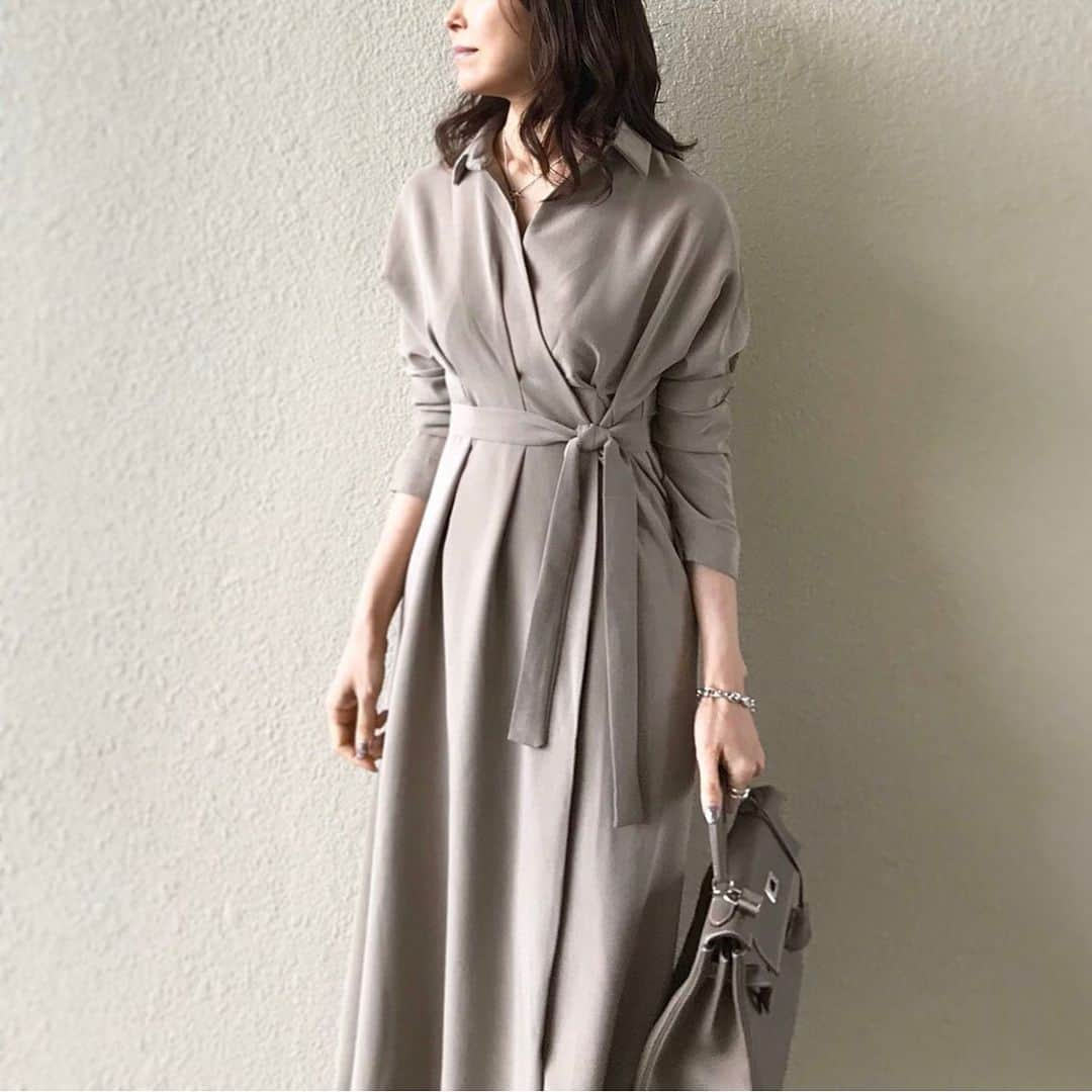 akko3839さんのインスタグラム写真 - (akko3839Instagram)「﻿ ﻿ ﻿ ﻿ ﻿ all beige coordinate﻿ ﻿ ﻿ 1枚持ってると使える﻿ 大人なデザインワンピ❤︎﻿ ﻿ 今期はカシュクールが気になる🤔﻿ ﻿ ﻿ ﻿ dress #fifth#fifthtl  @fifth_store ﻿ bag /  hermes﻿ pumps / jimmychoo﻿ ﻿ ﻿ ﻿ ﻿ ﻿ ﻿ ﻿ ﻿ ﻿ ﻿ ﻿ #フィフス#スキッパーカシュクールワンピース﻿ #fashion#ootd#outfit#code#coordinate#style#stylepoint#instafashion#instagood#instalike#ファッション#コーディネート#コーデ#プチプラ#プチプラコーデ#ママコーデ#春コーデ#160cm以上コーデ#フェミニン#ワンピース#ワンピースコーデ」4月3日 19時25分 - akko3839