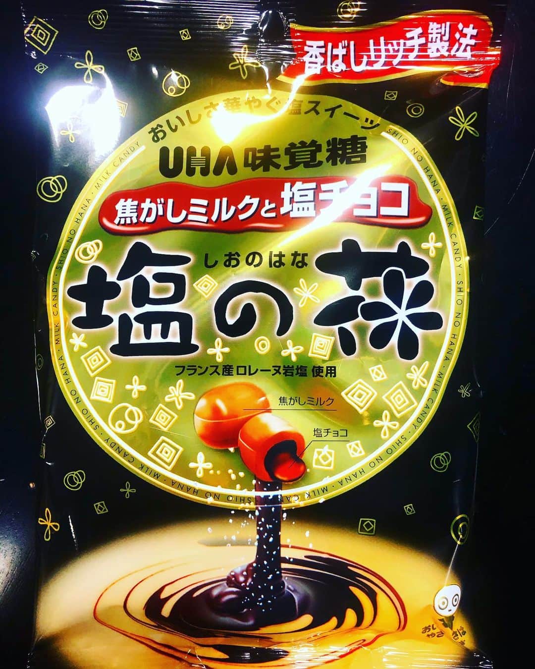 河崎実さんのインスタグラム写真 - (河崎実Instagram)「いま味覚糖塩の花にどハマりしてるよ。中に塩チョコが入っていて二度楽しめる！食べてみてよ。  #塩の花　#飴　#味覚糖」4月3日 19時26分 - kawasakiminoru