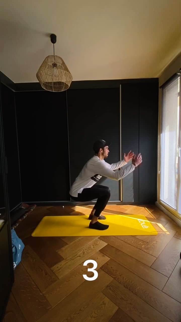 NICOLAS SIMOESのインスタグラム：「• - Warmup EMOM 8 minutes • - 8 exercices  45 seconds ON 15 seconds OFF Hit 6 times the circuit and stretch! Change sides every round. Good luck ✌🏻」