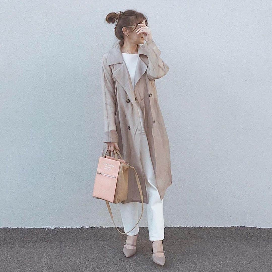 titivateさんのインスタグラム写真 - (titivateInstagram)「. . 【 style share 】 シアートレンチコート 品番:AVXN0484 ¥5,390+tax . @ayanakamura_ 様、素敵なコーディネートありがとうございます✨ シアー素材を使用したトレンド感たっぷりのトレンチコート🧥✨ 程よくゆったりしたシルエットが抜け感を演出し、大人の女性らしいスタイリングを叶えます🌷 . 4/10(金)10:59まで期間限定で春アウターに使える20%OFFクーポンを配布中📣🎶 . STYLE SHARE 募集中！ titivateのアイテムを取り入れてコーデを投稿しよう！ ハッシュタグは『#titivatestyle』 . 素敵な着こなしで、もしかしたらtitivateのアカウントで紹介されちゃうかも⁈ 「リアル」で「身近」なオシャレコーデを楽しみにしています♪ . #titivate #ティティベイト #ファッション #シアートレンチ #シアー素材 #トレンチコート . . #Repost @ayanakamura_ ・・・ . . ここ最近毎日あったかくて嬉しい🐝 今日はオールホワイトに @titivatejp のシアートレンチで春コーデ💐 . このトレンチ シアーな透け感でトレンド感もあって グレージュの色味もお気に入り🌼 . #titivate #titivatestyle #ティティベイト #シアートレンチコート」4月3日 18時07分 - titivatejp