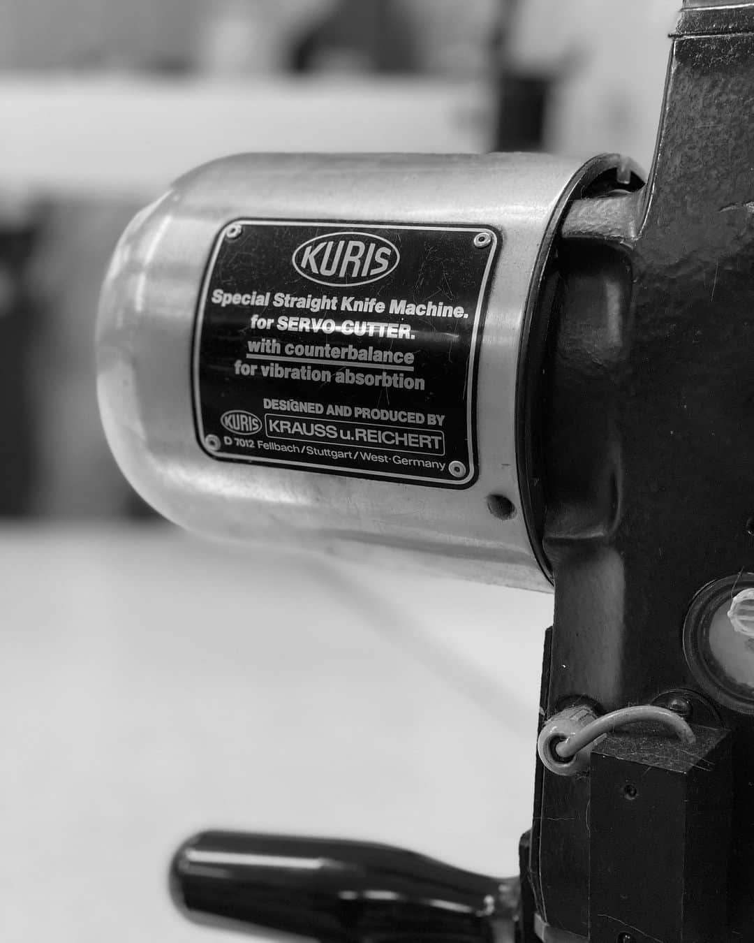 Takayuki Konoのインスタグラム：「West-German made cutting machine🇩🇪 西ドイツ製裁断機カッコイー」