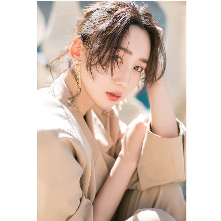 松原汐織のインスタグラム：「#testshoot 🌞 ・ Photographer/ @heron214  Hair&Make-up artist / @_m.m1029_  Stylist /  @nak_mmy  Special thanks to @qussio_official @hinas.accessory ❤️」