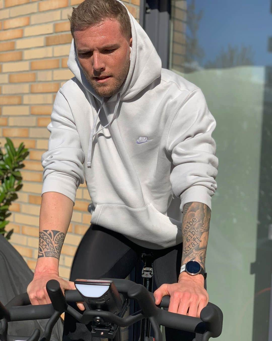 アンドレ・ホフマンのインスタグラム：「..preparing for #tourdefrance 🤔🚴🏽😅」