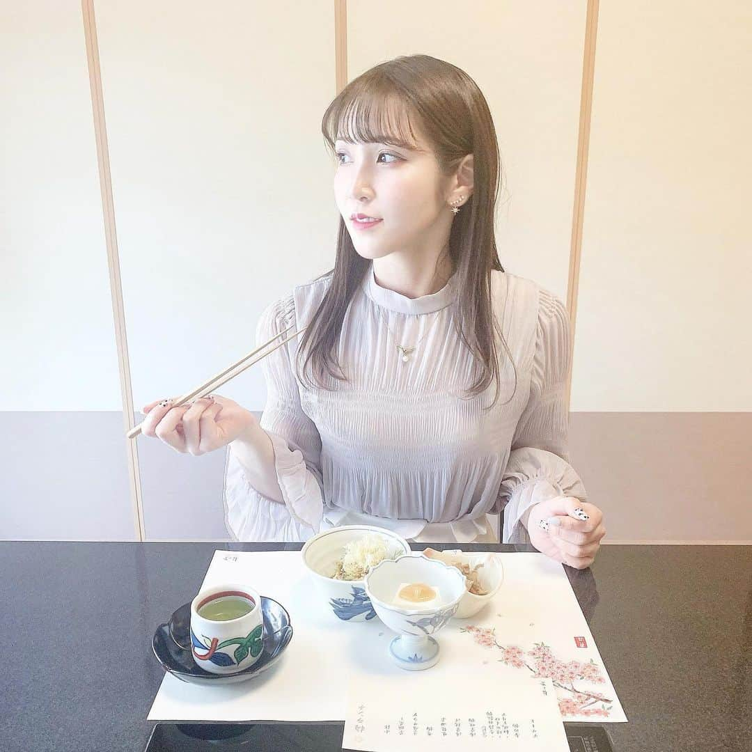 五十嵐茉優さんのインスタグラム写真 - (五十嵐茉優Instagram)「ㅤ ママとランチしたときの〜🍴 ㅤ ここお豆腐料理のお店で 個室なのがうれしいし コースのほとんど全部お豆腐だから 罪悪感なく食べれるし 満腹になれるから好きなの🤤 ㅤ 状況が落ち着いたらまた行きたい💭 ㅤ お豆腐は正義っ ㅤ #梅の花 #梅の花ランチ #お豆腐 #豆腐 #豆腐料理 #梅の花湯葉と豆腐の店 #流山 #流山ランチ #流山グルメ #親子ランチ #女子大生 #apuweiserriche #アプワイザーリッシェ」4月3日 19時05分 - mau08us