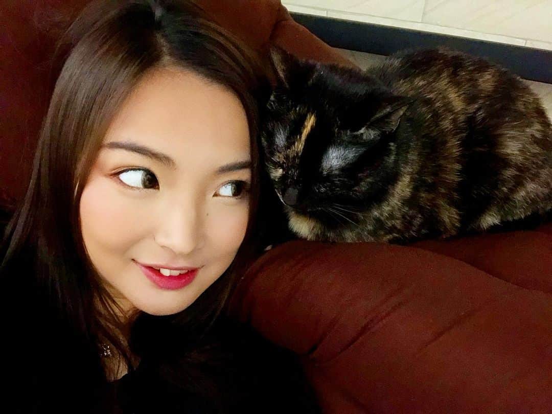 山本有紗のインスタグラム：「. . #家族とすごす時間  #猫のいる生活 #外出自粛」