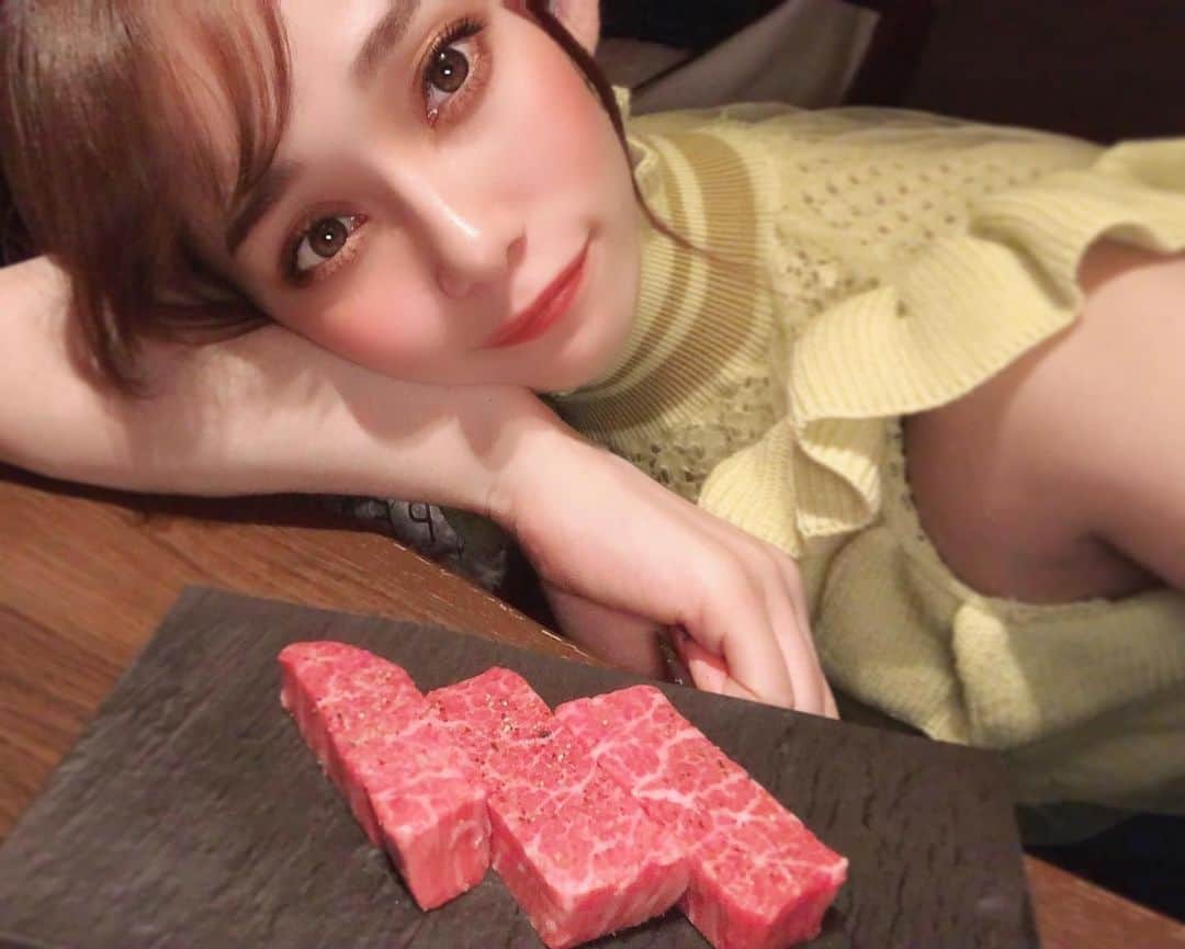 石井和香さんのインスタグラム写真 - (石井和香Instagram)「♥ おはよーん✌🏽🤍🎀 あのね、焼肉が恋し過ぎて お肉と添い寝してるのꉂꉂ😂笑 ・ 焼肉食べたいなぁ 久し振りに食べれたら 美味しさのあまりに 腰抜けるんじゃないかな。 ・ ・ #いっぱい食べる君が好き #焼肉女子 #一人焼肉 #彼氏目線」4月3日 10時37分 - waco.141.partyon
