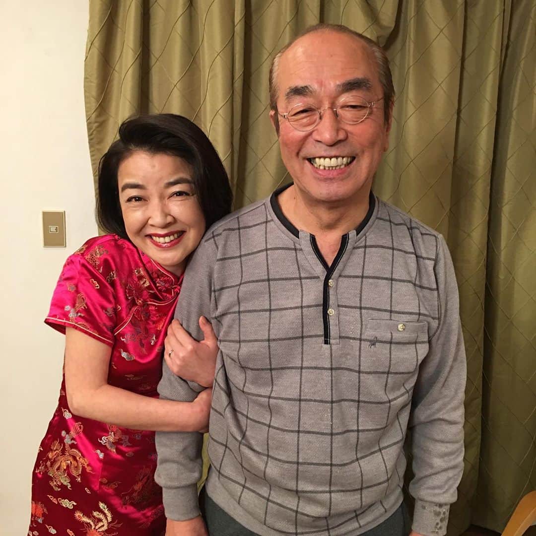 岸本加世子さんのインスタグラム写真 - (岸本加世子Instagram)「志村けんさんを追悼してＮＨＫで放送された番組２本が再放送されます。どちらも夫婦役をさせて頂きました。 デビュー当時から全員集合でコントをさせて頂き、本当にお世話になりました。悲しすぎて淋しすぎて言葉になりません。感謝しかありません。本当にありがとうございました。  となりのシムラ 4日ＮＨＫ総合17時15分〜  スペシャルコント志村けんin探偵佐平60歳。 ５日ＢＳプレミアム 14時30分〜。 志村さん。一生忘れません。ありがとうございました。#志村けん」4月3日 11時11分 - kayokokishimoto