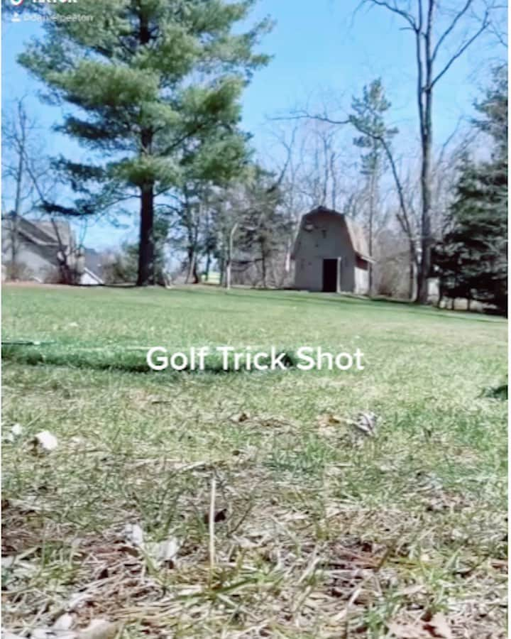 ダニエル・イートンのインスタグラム：「Guys I’m on #tiktok Golf Trick Shot Day 1 #golf #golfing #golftrickshot #quarantinelife  TikTok: @danielpeaton」