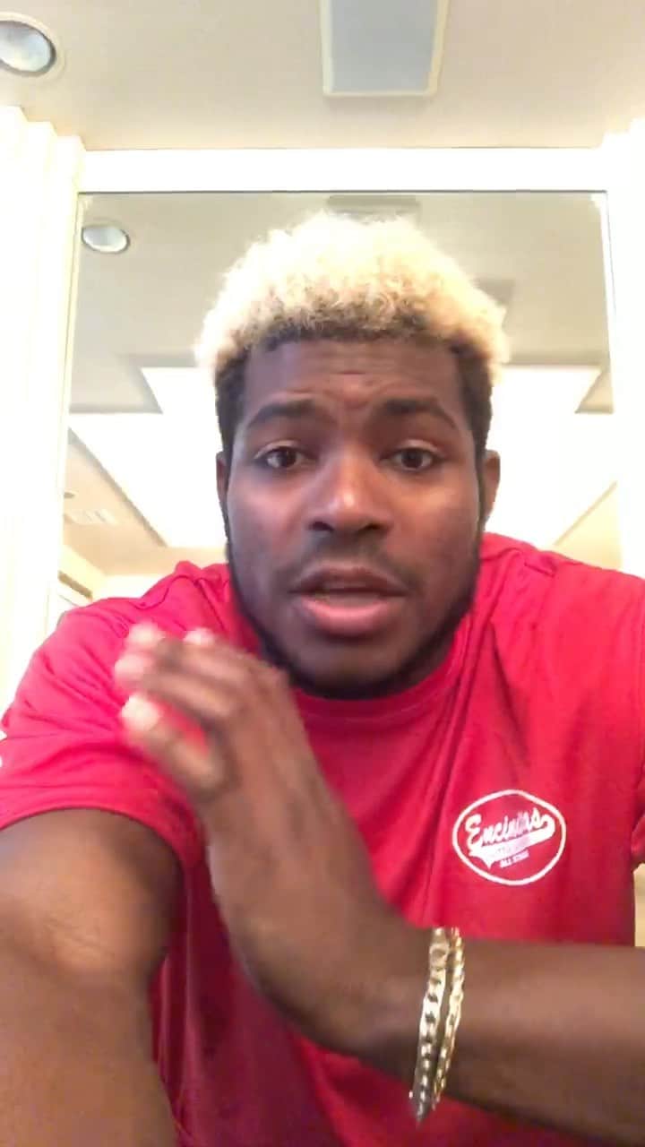 ヤシエル・プイグのインスタグラム：「Don’t miss out on my IG Live tomorrow at 4 PM PST/7 PM EST! Nurses and doctors working on the frontline will go live with me to share the best “exercises” to keep us safe and healthy from the Coronavirus.  These frontline healthcare workers are our COVID-19 Heroes! They are what stand between us and this pandemic. I want to help as many as we can since they are taking care of us so well.  @wildhorsefdn has set up a link where you can donate so that we can supply needed personal protective gear to these amazing healthcare workers who work 24 hours a day, 365 days a year for all of us.  Text COVID HEROES to 24365 to donate now - let’s support these heroes!」