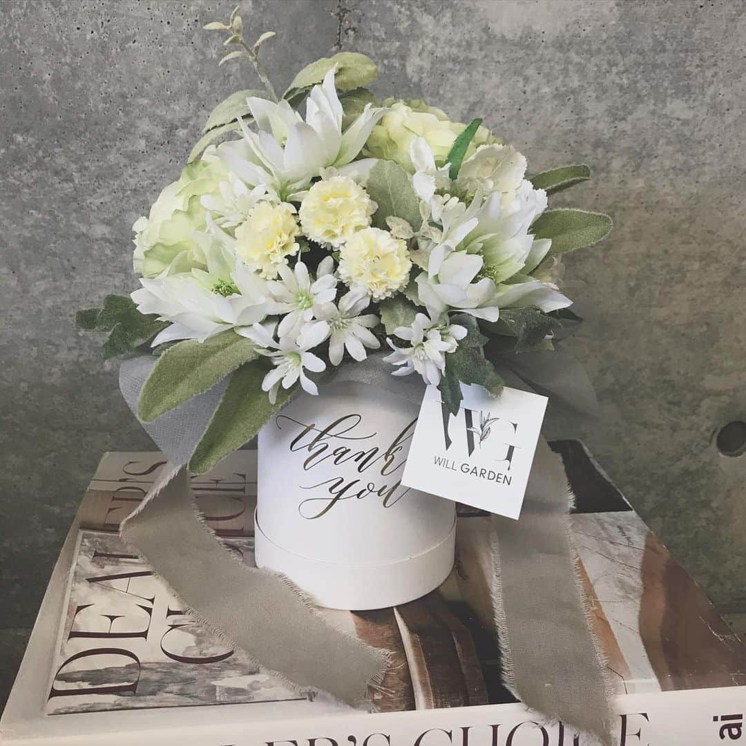畑野ひろ子さんのインスタグラム写真 - (畑野ひろ子Instagram)「@willgarden_official  gift arrangement🌹🌹🌹 O様、ご依頼ありがとうございます。  #flower #flowers #arrangement #boxarrangement #willgarden」4月3日 11時54分 - hiroko_hatano_