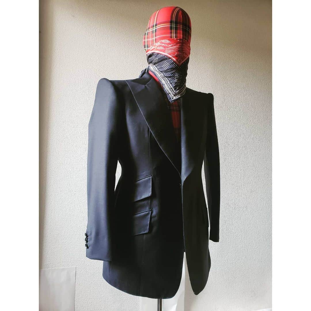 信國太志のインスタグラム：「Shut your mouth and work! …and wash your hand . #bespoketailoring #suits」