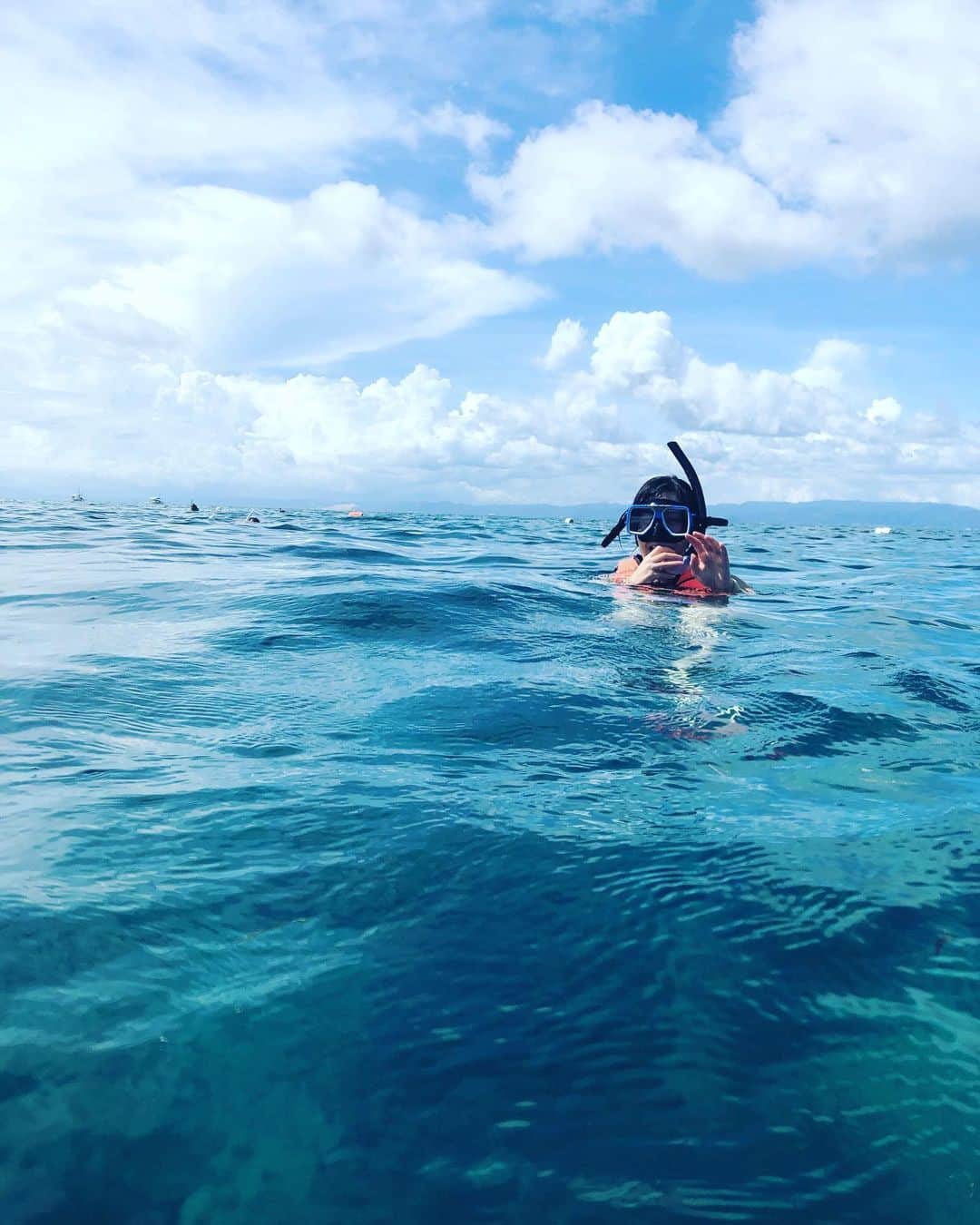 夏奈子のインスタグラム：「今日の東京は晴れで とても気持ちのいいお天気です🌸 暖かくなると 海🏖に行きたい 海で泳ぎたい🏖とゆぅ気持ちになるなぁ〜〜。。 でもその前に 友達と応援してくれるみんなに 早く会いたい😭❤️ 自粛されてるみなさん ほんとにおつかれさまです💦 私も自粛してる日々です。 お仕事がなくなったり、 お店が閉まったり、 私も元々少ないお仕事がなくなったりして ほんとにピンチ🆘です。  そして 医療関係の方🩺大変だと思います。。 自粛したくてもできないお仕事もあるかと思います、感謝しています。  手洗い、うがい、マスク、除菌、 こまめにお水を飲む、よく寝る、お風呂でゆっくりしてみたり、 清潔を保つためにも お掃除してみたり、 免疫力アップのためによく食べてくださいね❤️ 日本中の みんなが気をつけて日々過ごしてほしいと思います‼️ 色々思うことはあるけど、 みんな同じだから一緒に乗り越えていこうね！！ なんの影響力もないことも 悔しいけど、自分の仲間や、 ファンのみんなには伝わると嬉しいです。 また元気に会えるのを楽しみにしてます❤️」