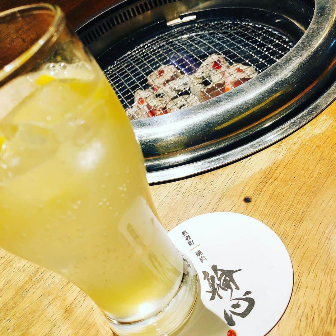 松野ゆいのインスタグラム：「@washin.nagoya  #名古屋焼き肉 といったら #輪心  ゆいのオススメは #レモンサワー  今まで飲んだレモンサワーで1番美味しい😋  #ごちそうさまでした🙏  #松野ゆい #錦同伴 #錦焼き肉」