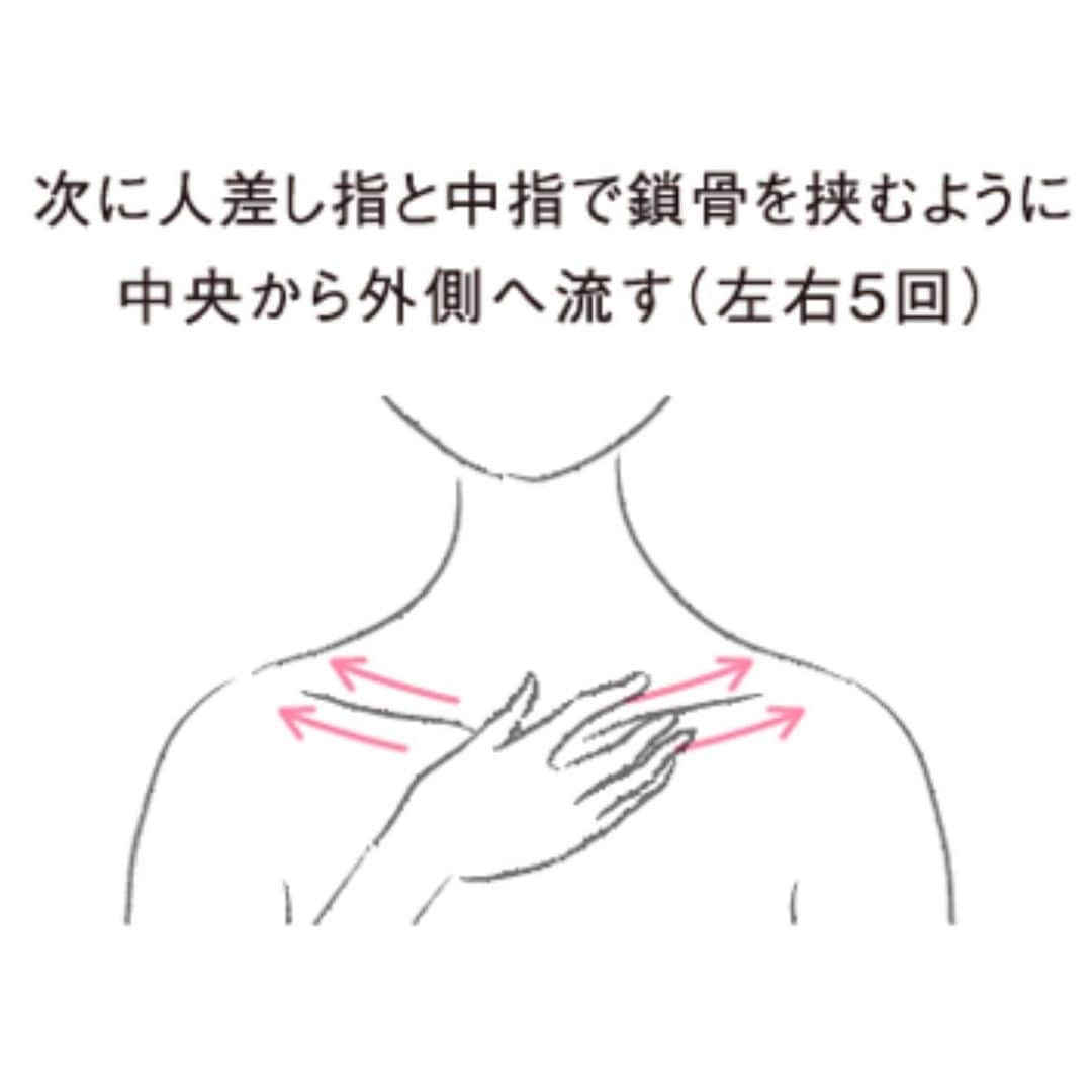 KIREIMOさんのインスタグラム写真 - (KIREIMOInstagram)「. 本日は、おうちで簡単にできるデコルテのマッサージ法を伝授💡﻿ 首回りのリンパが流れることで、顔のむくみや血行が改善される効果が期待できます！﻿ .﻿ 【デコルテ マッサージ法】﻿ 1.手をグーの形にして耳の下から首にかけて滑らすように流す(5回)﻿ 2.人差し指と中指で鎖骨を挟むように中央から外側へ流す(左右5回)﻿ ﻿ ぜひ試してみてね！﻿ .﻿ repost from @____apr_o0﻿ .﻿ .﻿ キレイモのアカウントでは紹介する写真を募集中🍑﻿ キレイモのオリジナルハッシュタグをつけてくれた投稿の中からピックアップし、写真をリポストさせていただきます✨﻿ ﻿ スキンケア系の投稿は、ぜひ #kireimo_skincare をつけて投稿してみてね！﻿ ※タイムラインで色味等を合わせるため、リポスト時に画像を加工して投稿する場合がございます。﻿ .﻿ .﻿ #KIREIMO #キレイモ #脱毛 #全身脱毛 #脱毛サロン﻿ #美容 #美容情報 #美容部 #肌ケア #ピンク #ピンク部屋 #インマイルーム  #新生活 #新社会人 #新大学生 #引っ越し #インテリア #マイルーム #女子部屋 #女子部屋インテリア #ホッと一息 #お家Cafe #うちカフェ #おうちカフェ #おこもり美容 #セルフケア #スキンケア法 #デコルテ」4月3日 12時44分 - kireimo_official