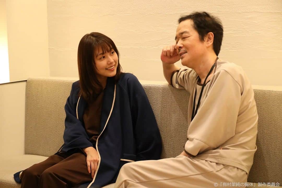 WOWOW「プラージュ」さんのインスタグラム写真 - (WOWOW「プラージュ」Instagram)「本日深夜0時、第3話放送✨ . 第3話「人間ドック」 . 撮休を利用し有村架純はこれまで行けなかった人間ドックへ。そこはVIPが利用する高級施設で、あらゆるサービスが行き届いている。次々に検査を終えていく架純はある男性の姿を見つけ後を追うがベテラン映画監督の日村（リリー・フランキー）と遭遇し、その姿を見失ってしまう。やがて迎えた腹部エコー検査。そこで待っていたのは、架純の記憶に刻まれた検査技師・近藤（笠松将）だった……。 . 詳細は、プロフィールのURLから「WOWOWオリジナルドラマ 有村架純の撮休」をチェック📌 . 「WOWOWオリジナルドラマ 有村架純の撮休」 4/3（金）深夜0時💡 放送終了後からTSUTAYAプレミアムで配信 . #有村架純 #笠松将 #リリーフランキー #是枝裕和 #砂田麻美 #七尾旅人 #竹内アンナ #有村架純の撮休 #毎週金曜深夜0時 #パラレルな物語 #TSUTAYAプレミアム #WOWOW #オリジナルドラマ @kasumi_arimura.official」4月3日 13時00分 - wowowofficial