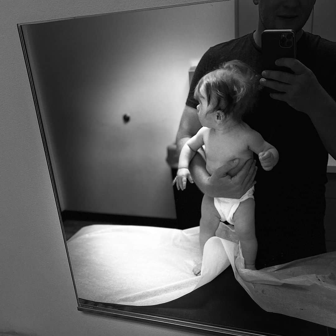 マイケル・グラント・テリーのインスタグラム：「6 month checkup. ❤️ First time I’ve put on pants in 3 weeks... they still fit!」
